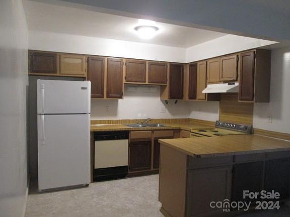 5th image of 7021 Stonington Ln