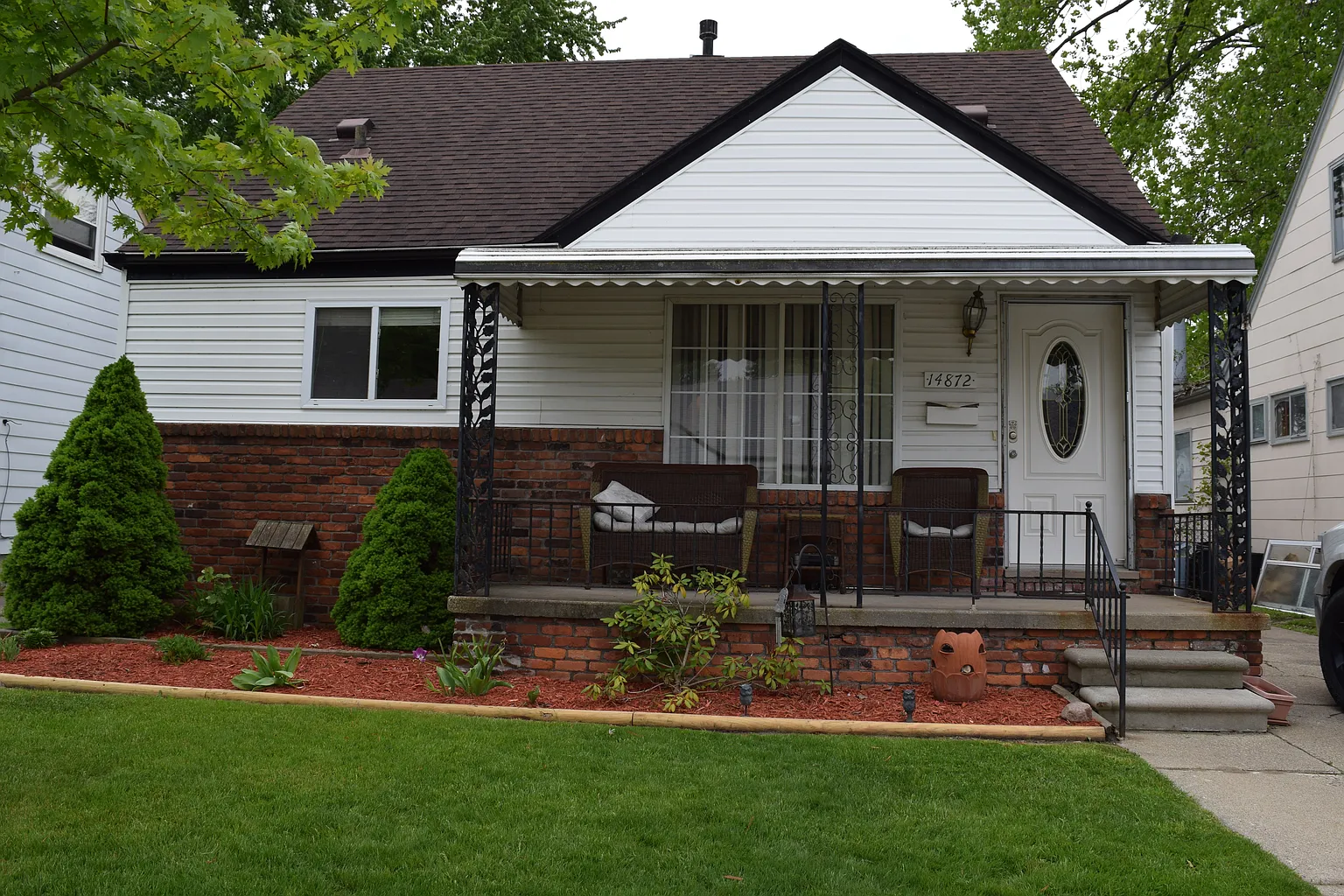 14872 Alberta Ave photo 1