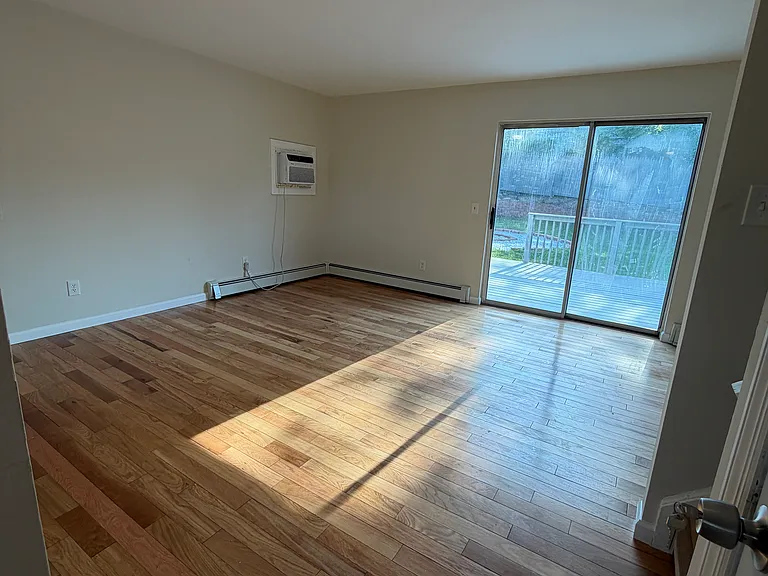 502 Harbor View Ct — Photo 12