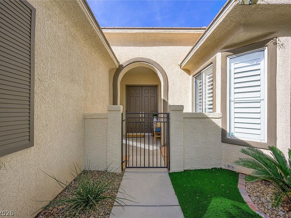 2nd image of 10232 Roma Madre Ave
