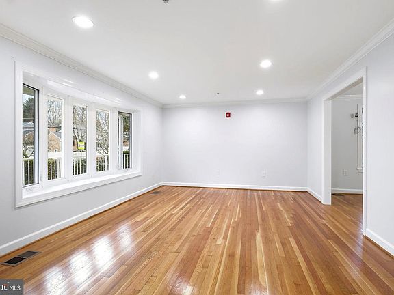 5th image of 711 Lamberton Dr