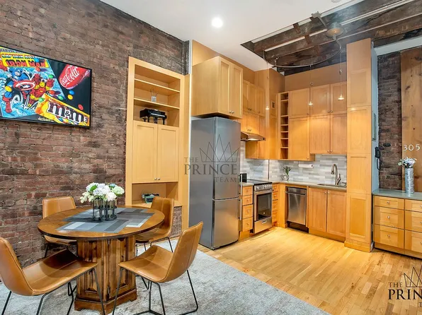 23 E 10th St APT 305, New York, NY 10003
