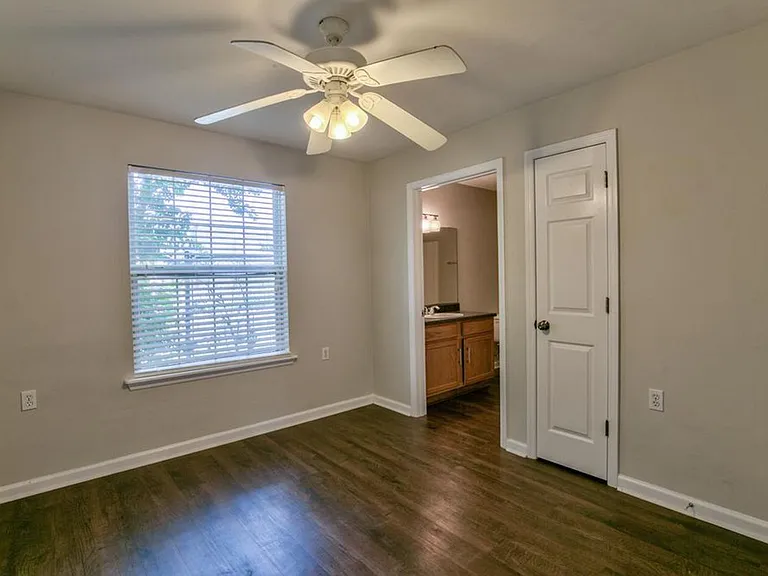 990 W Brevard St — Photo 22