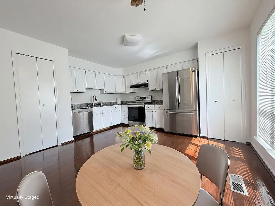 3 bed, 3.5 bath, 2027 sqft, $2,900 — Photo 2