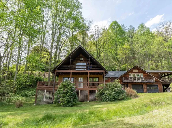 919 N Country Club Dr, Cullowhee, NC 28723