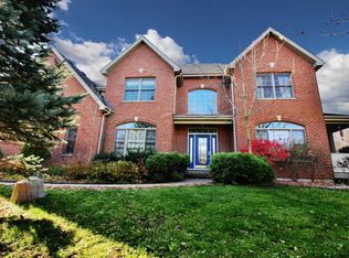 8N454 Sunny Hill Cir, Elgin, IL 60124