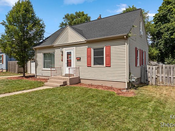 2nd image of 1115 Ecklund St NE