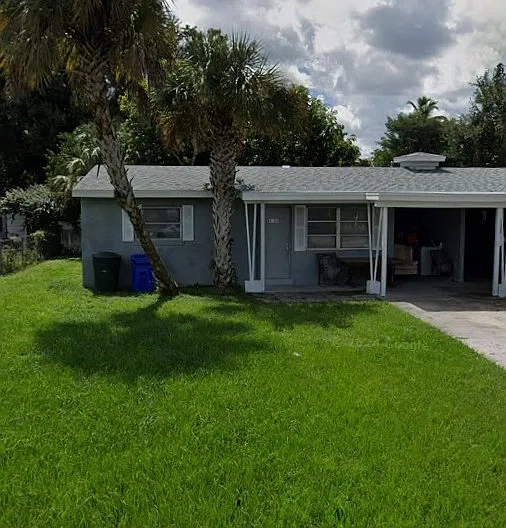 4104 Desoto Ave — Photo 1