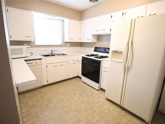 2nd image of 1110 Birch St