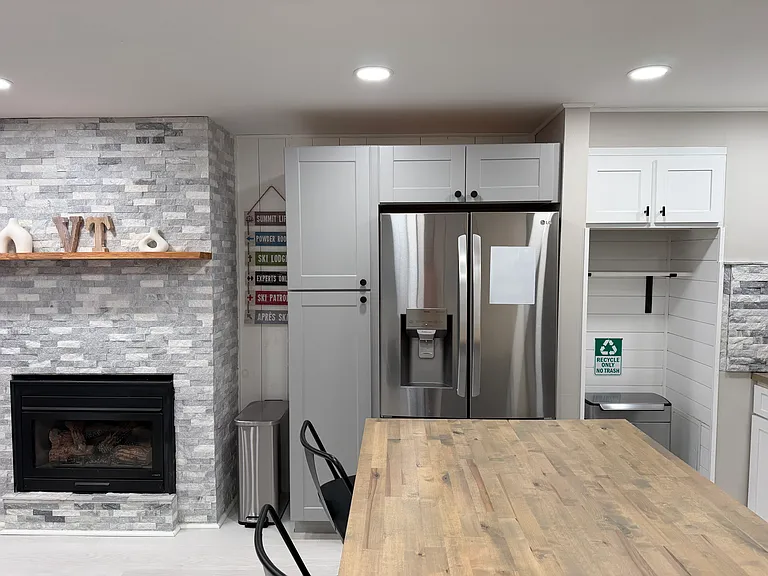 697 E Mountain Rd #B4 — Photo 3