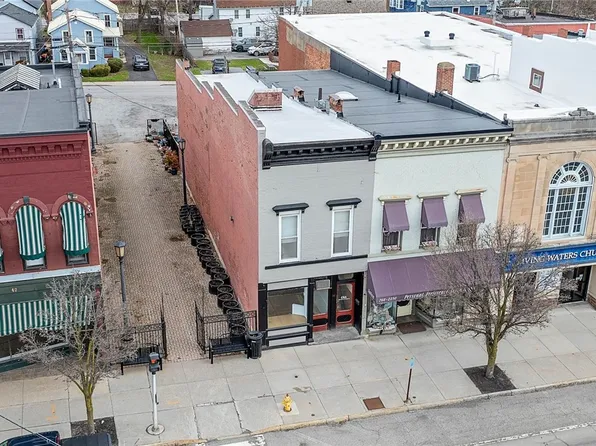 36 Main St, Le Roy, NY 14482