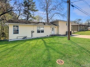 14 Charles Dr, Caseyville, IL 62232