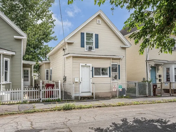 49 Coburn St, Lowell, MA 01850
