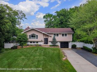 683 Hopping Rd, Belford, NJ 07718