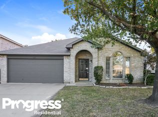 3015 Brookwood Ct, Grand Prairie, TX 75052