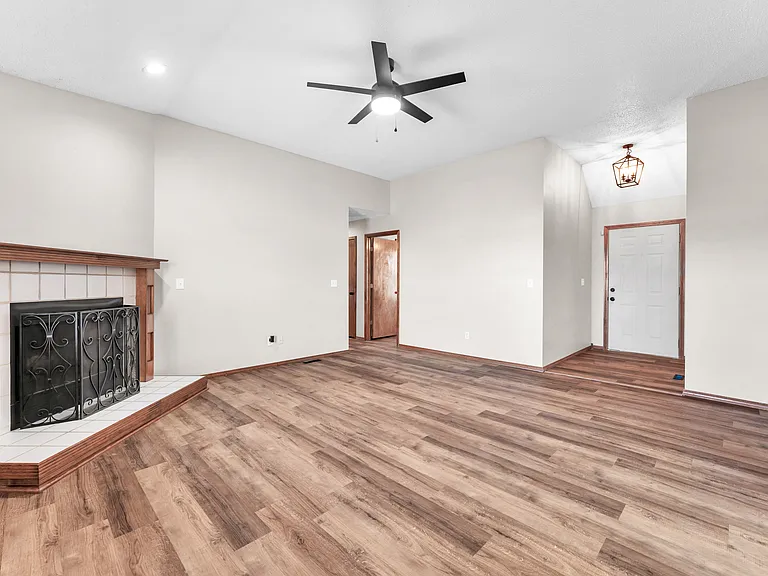 1209 W Butterfield Dr — Photo 15
