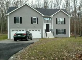 41 Lake Dr, Glocester, RI 02814