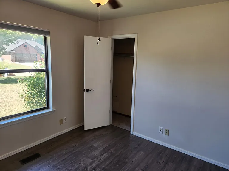 423 Oakdale Dr — Photo 12