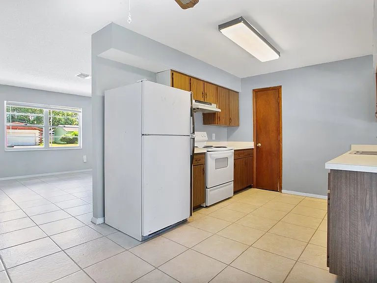 405 Long Dr — Photo 8