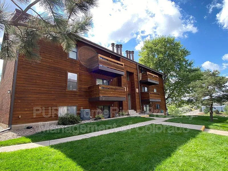 2 bed, 1.0 bath, 967 sqft, $1,750 — Photo 2