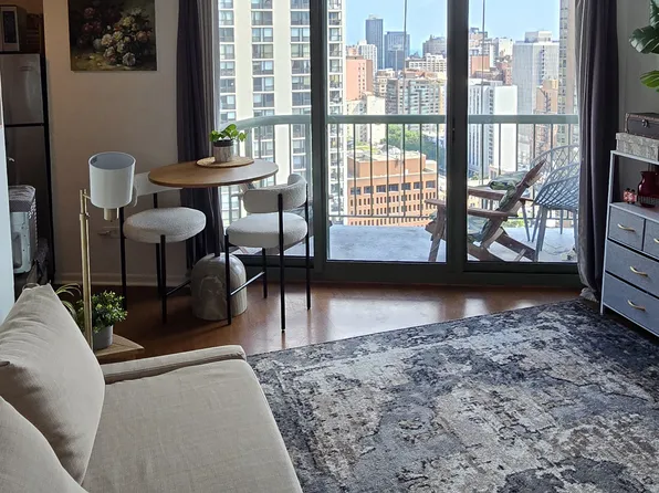 111 W Maple St APT 2407, Chicago, IL 60610