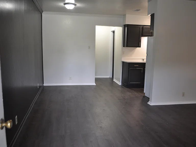 423 Cynisca St #A — Photo 4