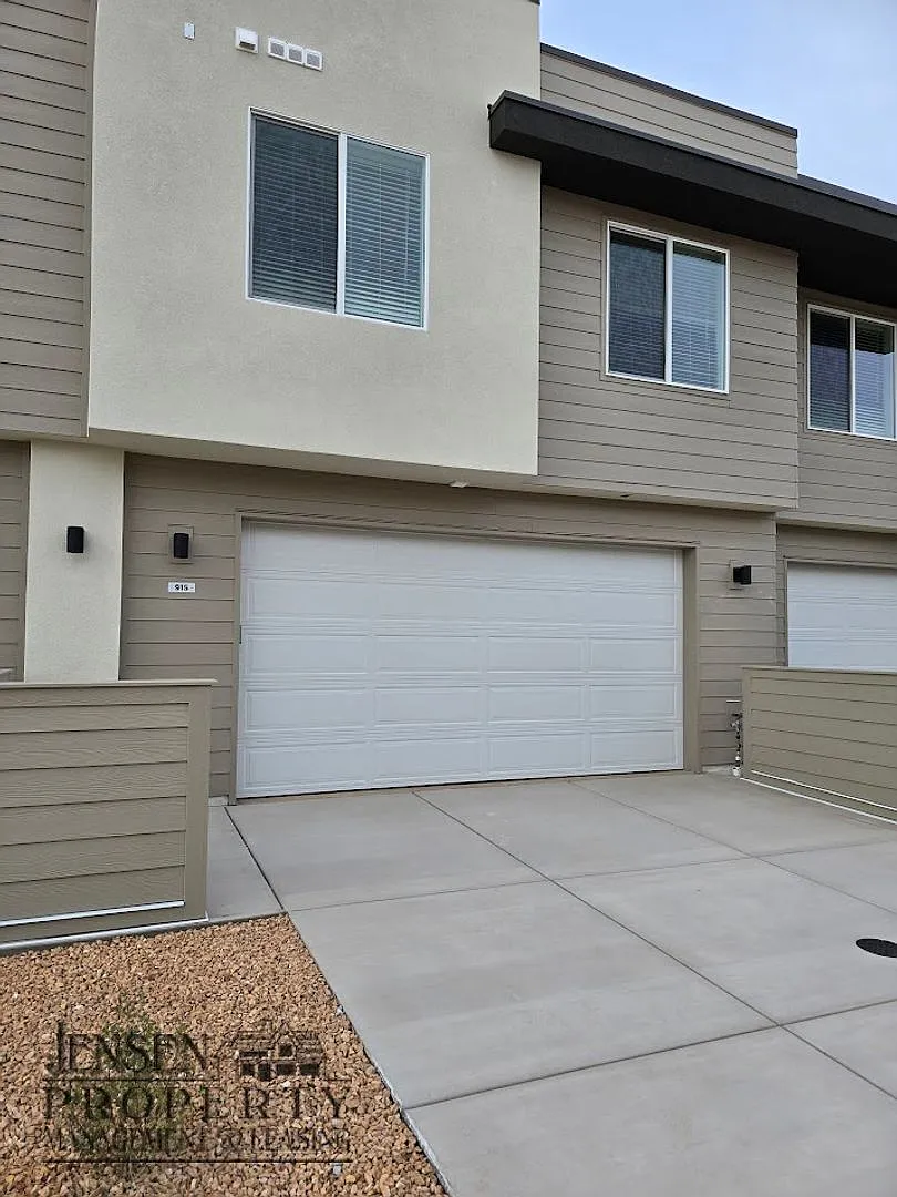 Newer Desert Color Town Home — Photo 2