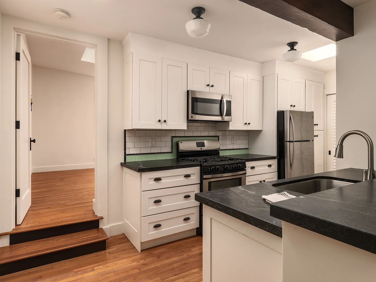 2 bed, 948 sqft, $3,450 — Photo 4