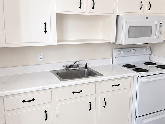 2nd image of 38 Kingsgate Dr