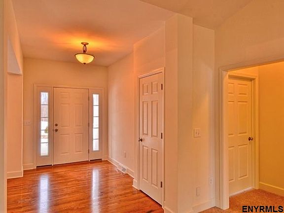 3rd image of 9 Cragmoor Ln