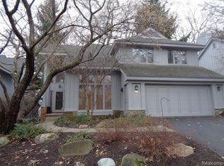 4916 Fairway Ridge Cir, West Bloomfield, MI 48323