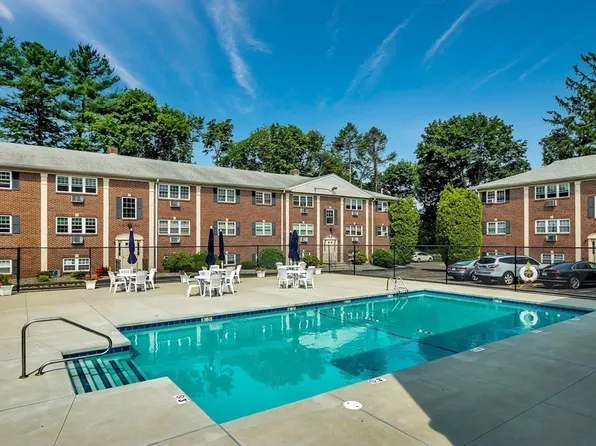 29 Arlington Rd APT 4, Woburn, MA 01801