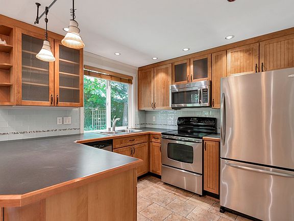 5th image of 13720 NE 71st Pl