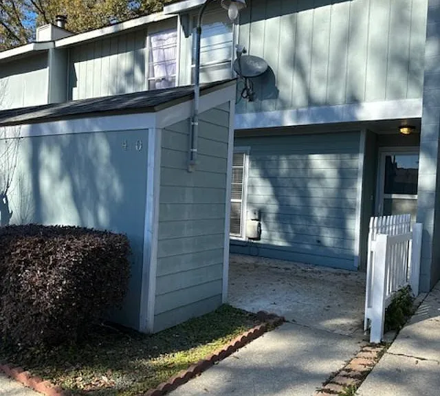 40 Phlox Dr — Photo 1