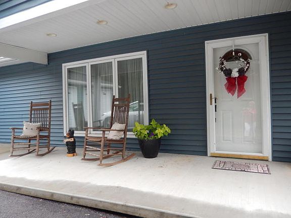 4th image of 564 Pleasant Ln
