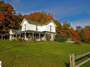 5285 Valley Rd NW, Rapid City, MI 49676