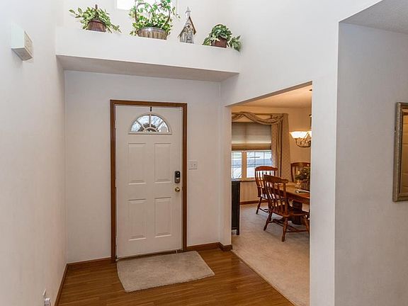 3rd image of 401 Autumn Springs Dr