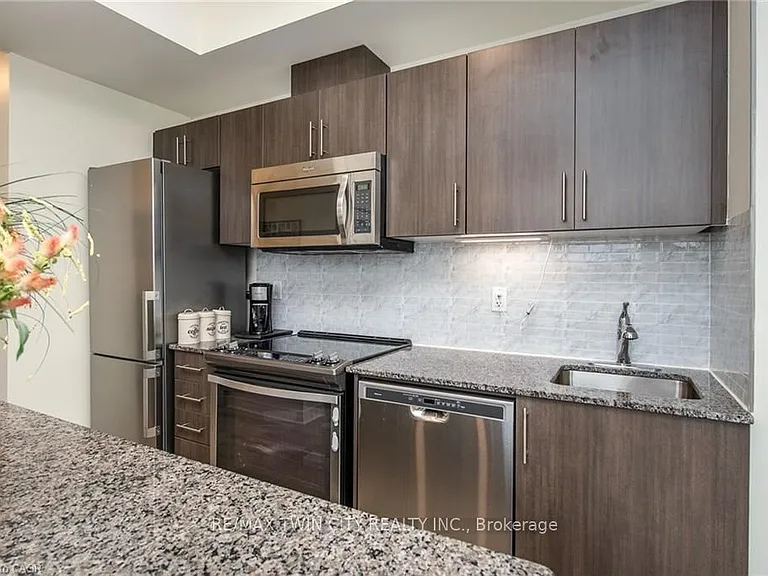 150 Water St N #803 — Photo 9