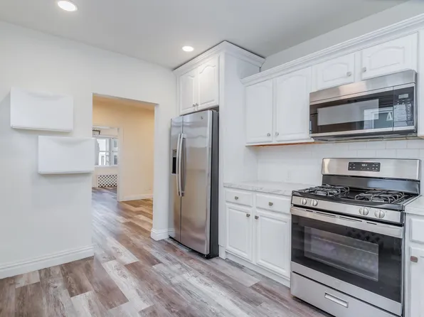 232 Pearsall Avenue image 9 of 20