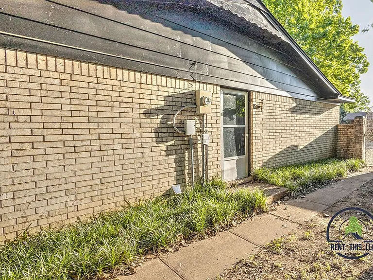 412 N I St — Photo 22