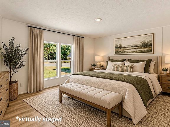 5th image of 105 Middle Dr