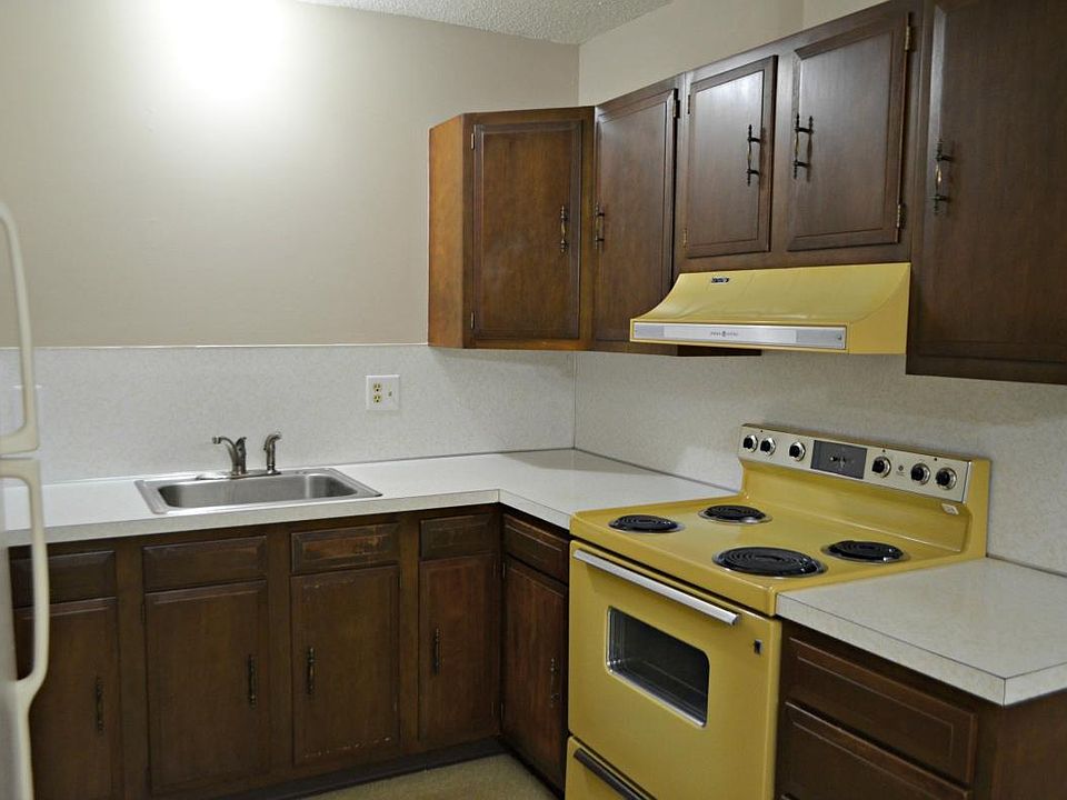 1st image of 10 Richmond St APT 2