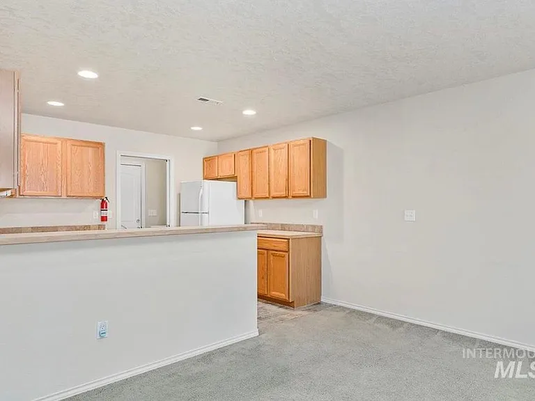 140 SW Quaker Dr — Photo 12