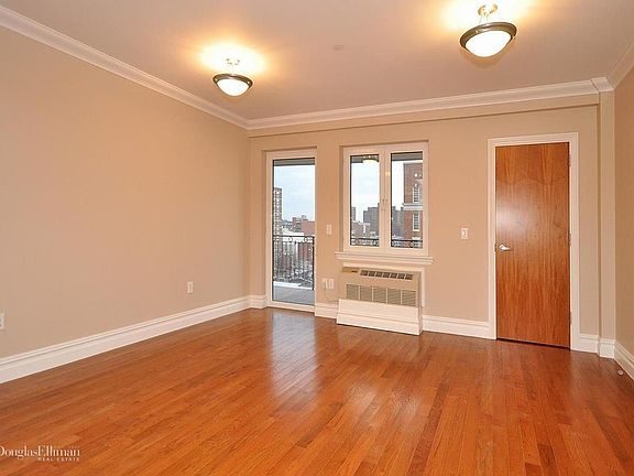 5th image of 2116 31st Ave APT 4B