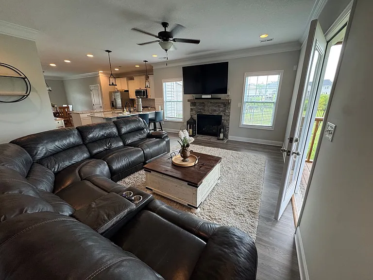 104 Deerberry Ln — Photo 32