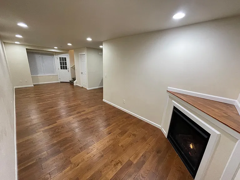 5790 Roosevelt Way NE — Photo 8