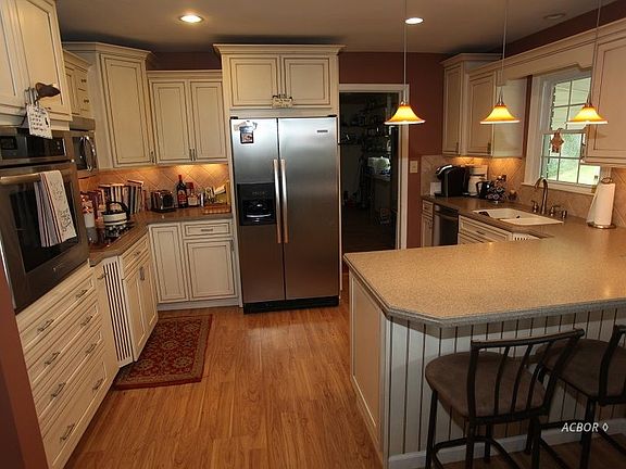 4th image of 18 Willowood Dr