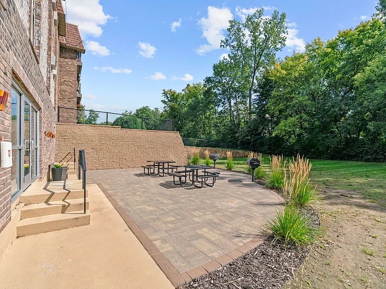 Cedarwood West Apartments | 2-Bedroom Apartments — Photo 32
