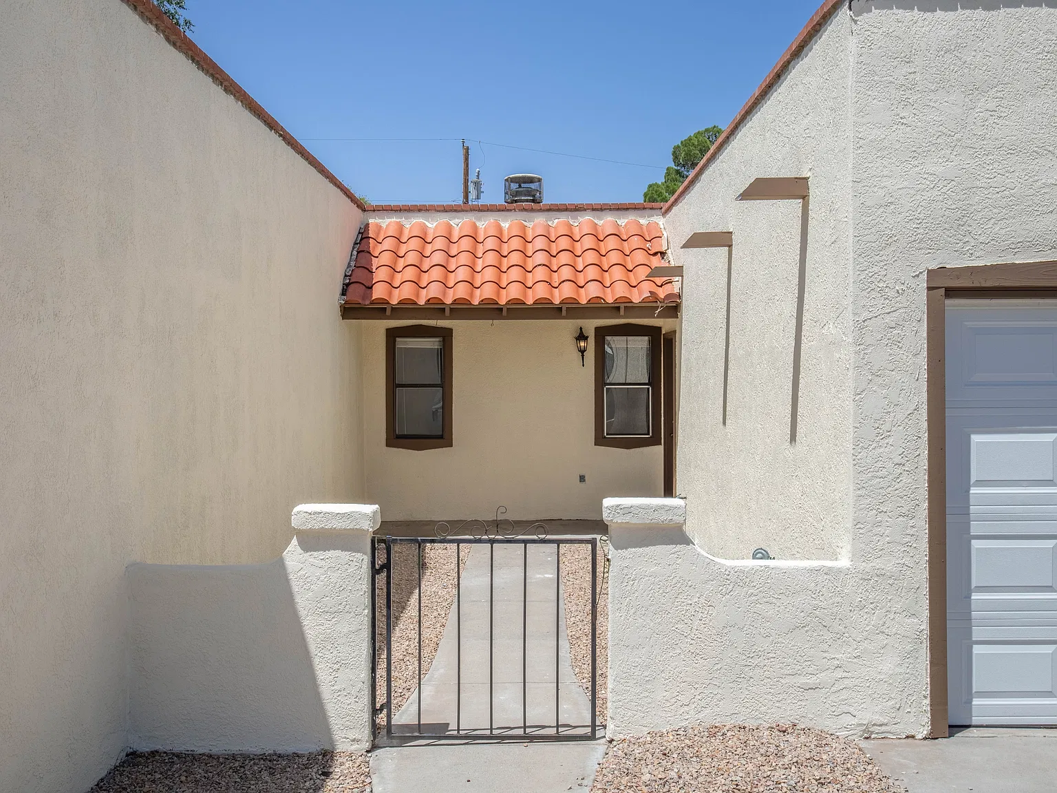 1352 South Esperanza Street - 1 — Photo 2