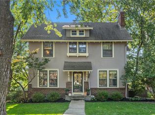419 Greenway Ter, Kansas City, MO 64113